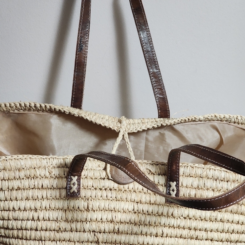 Hand-made faux leather handle straw basket bag - Picture 4 of 6